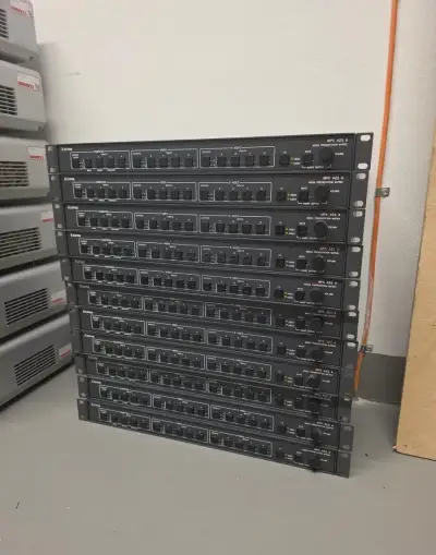 Extron MPX 423A – AV matrix switcher (VGA + audio), rack 1U