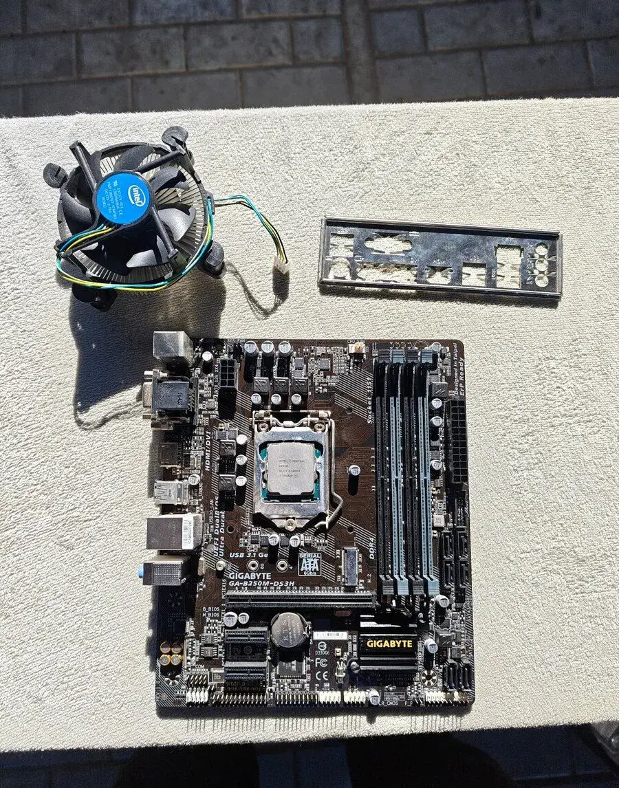 Bundle LGA1151: deska Gigabyte B250M + Pentium G4560 + chlad