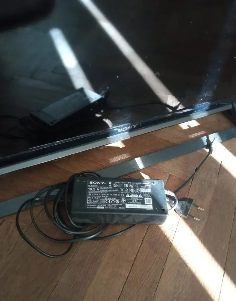 40' Sony Bravia - poškozená