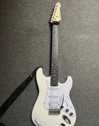 HSS Stratocaster značky Blond