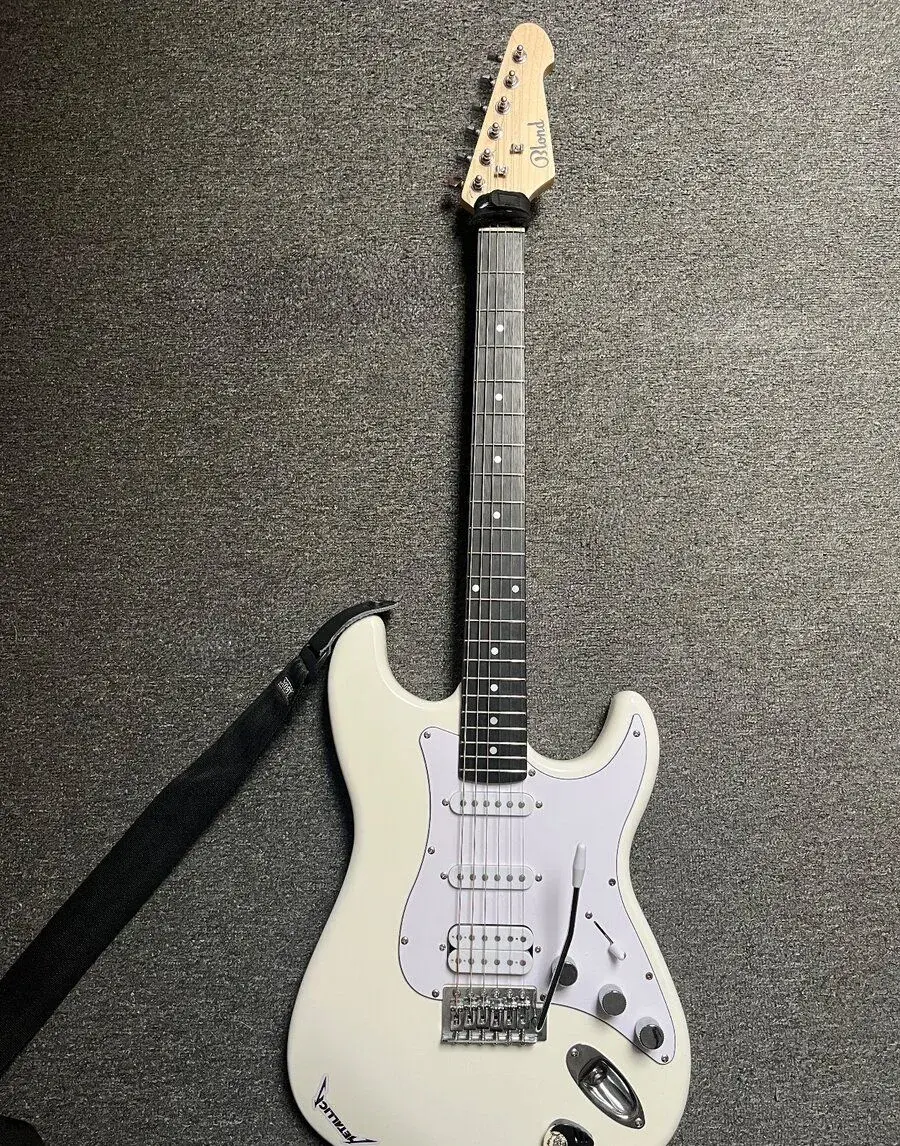 HSS Stratocaster značky Blond