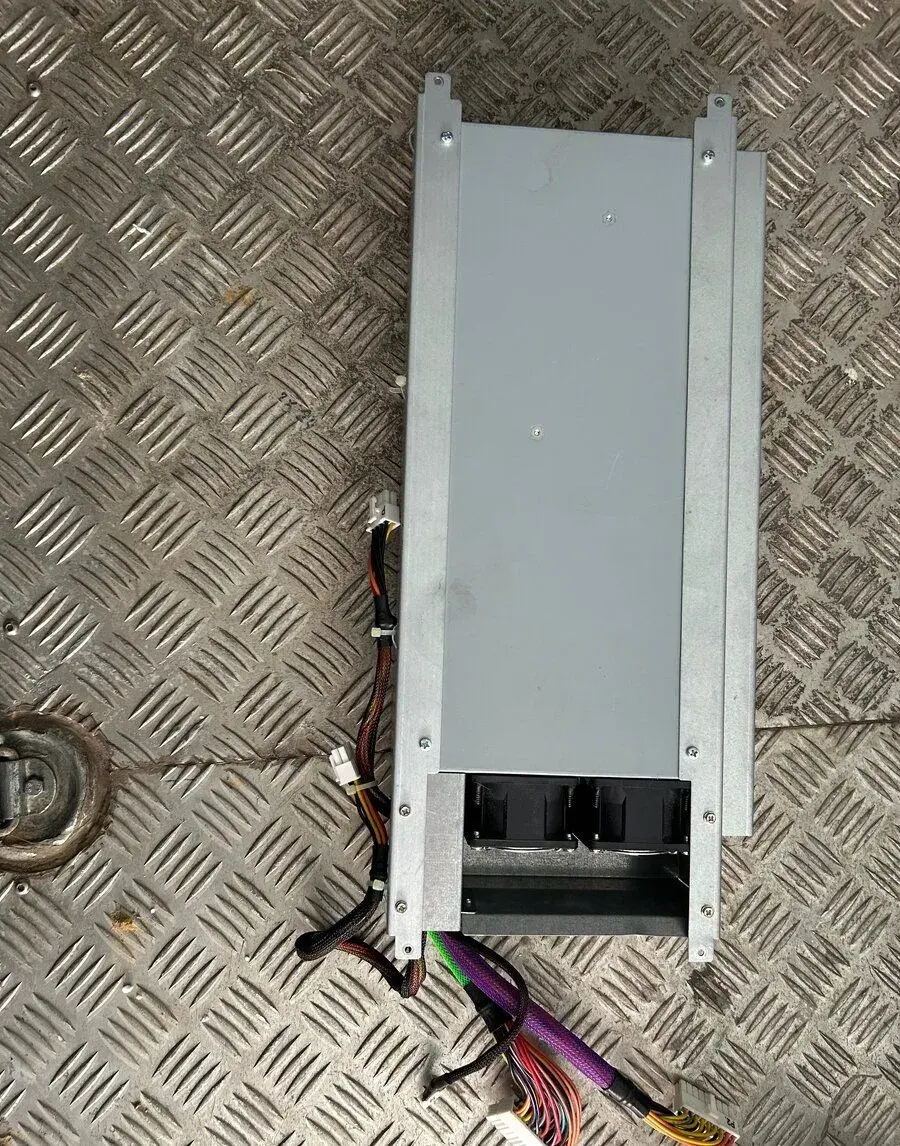 Serverový zdroj AcBel 1000W – funkční