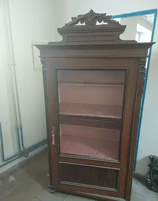 Starožitná vitrýna