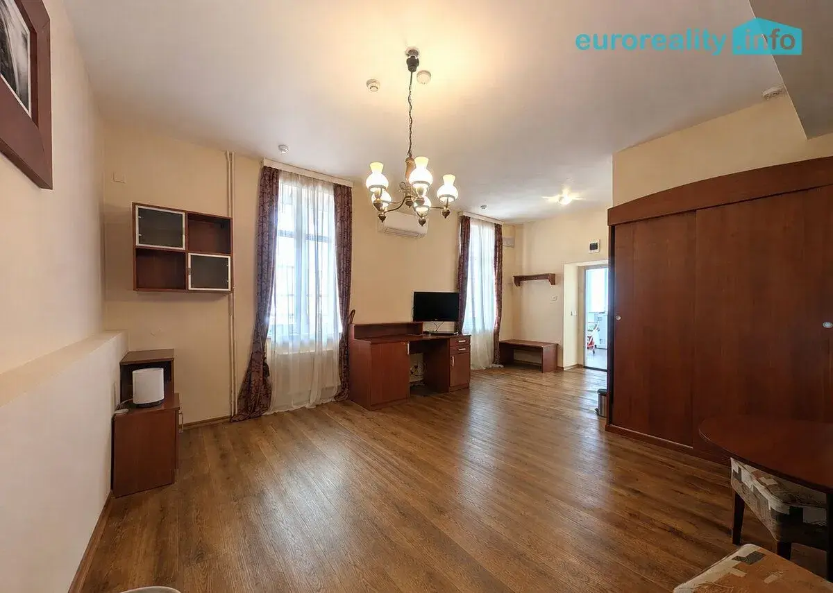 Pronájem, obchodní prostor, 25 m2, ul. Zbrojnická, Plzeň