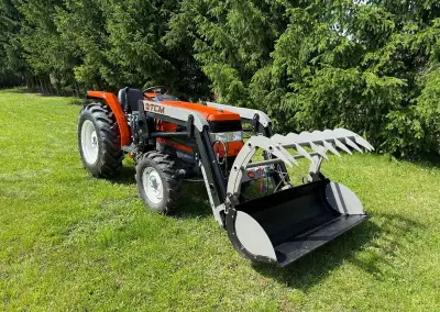 Malotraktor Kubota GL32 Grandel s čelním nakladačem 600 KG