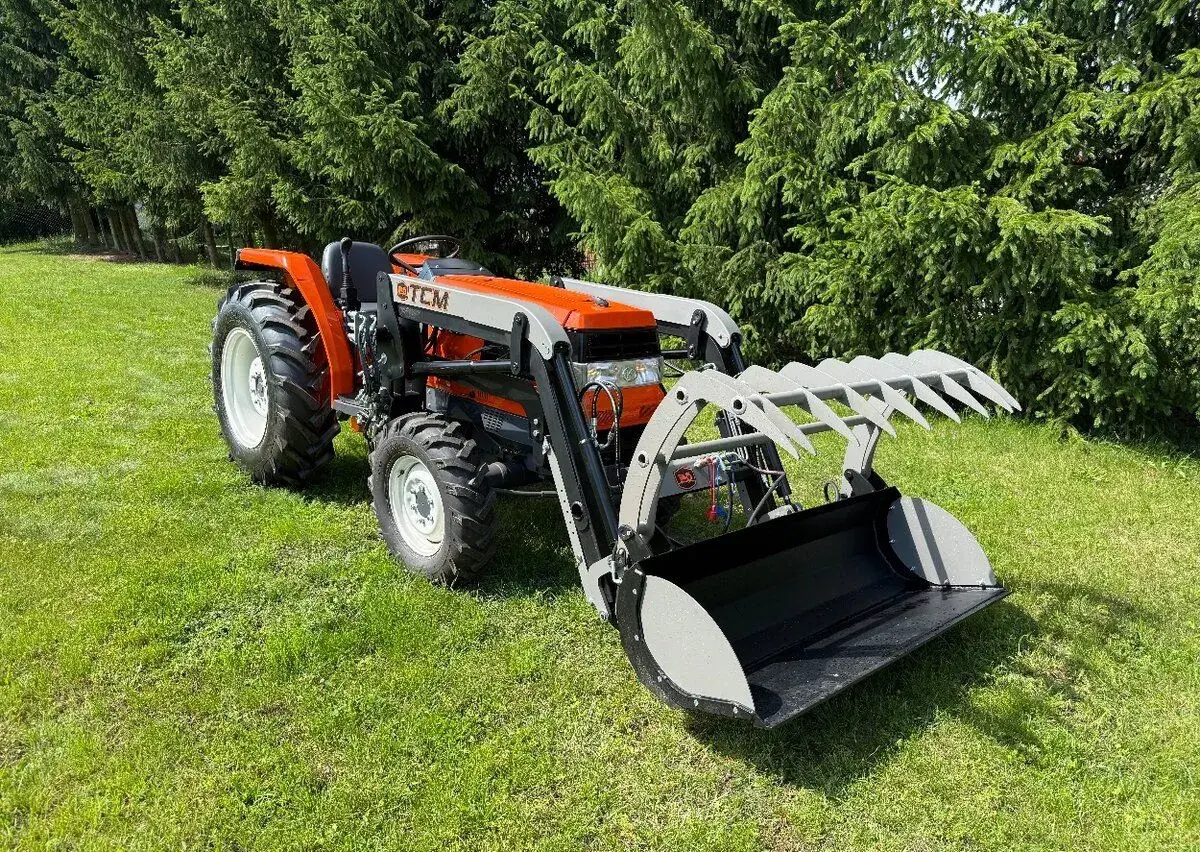 Malotraktor Kubota GL32 Grandel s čelním nakladačem 600 KG