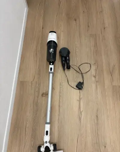 Tyčový aku vysavač Rowenta 22V Lithium – slabší baterie