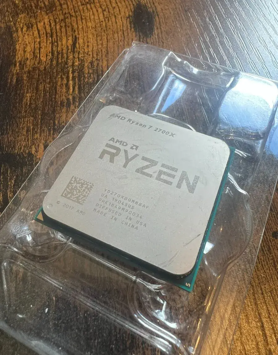 AMD Ryzen 2700x + CPU chladič Wraith Prism