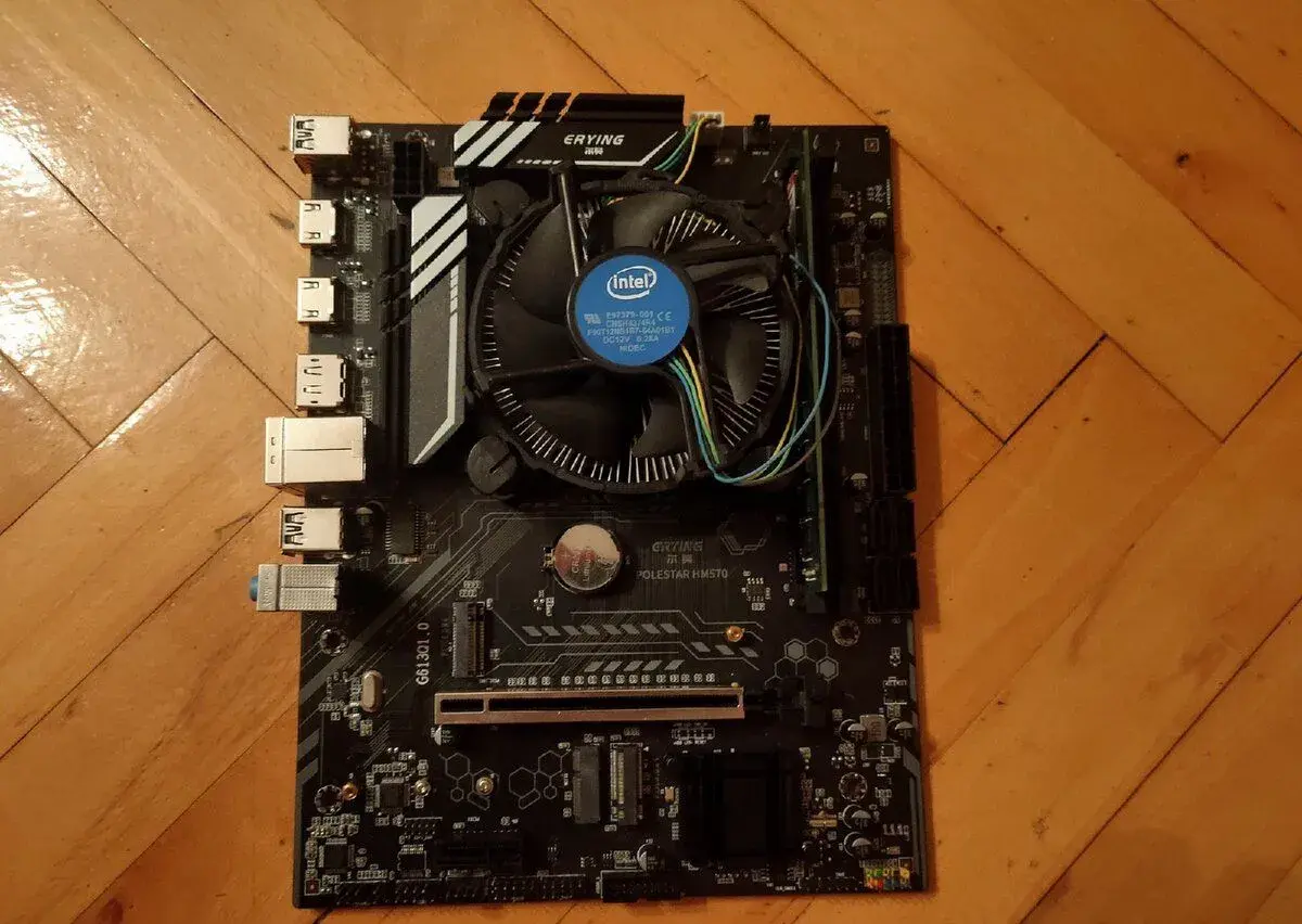 Intel Core i9-11980, Polstar HM 570 a RAM DDR4