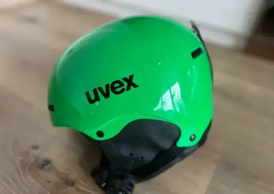 Dětská lyžařská helma UVEX