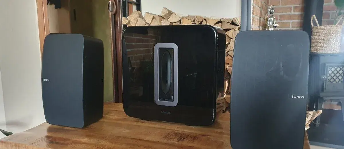 SONOS: 1x Sub Gen 3; 2x Play:5 Gen 2
