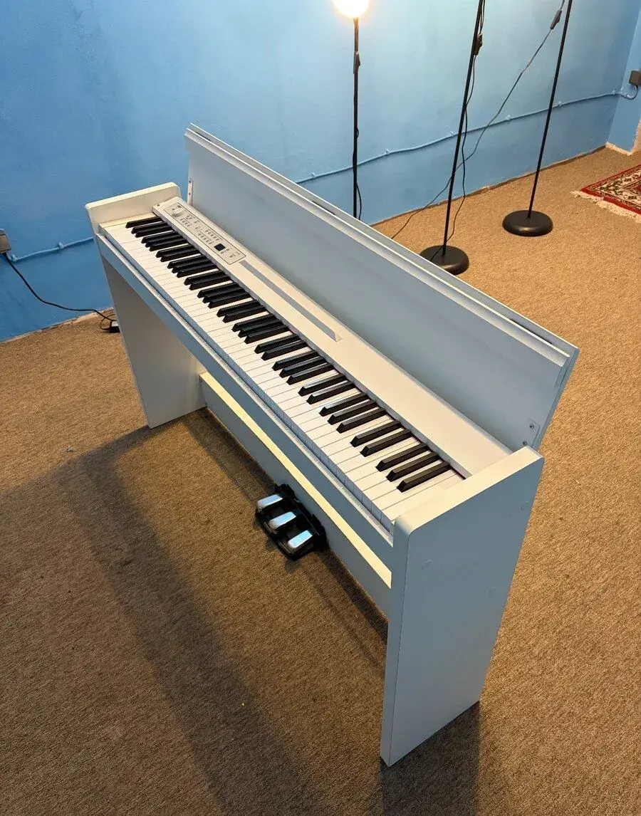 Digitální piano Korg LP-380 bílé