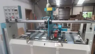 Poloautomatická lepička na klopové krabice BZX 2800