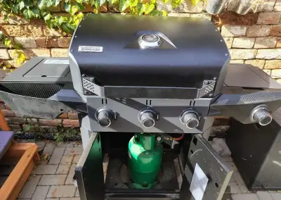 Plynový gril TENNEKER Carbon TG-3 – 3 hořáky, litinový rošt,