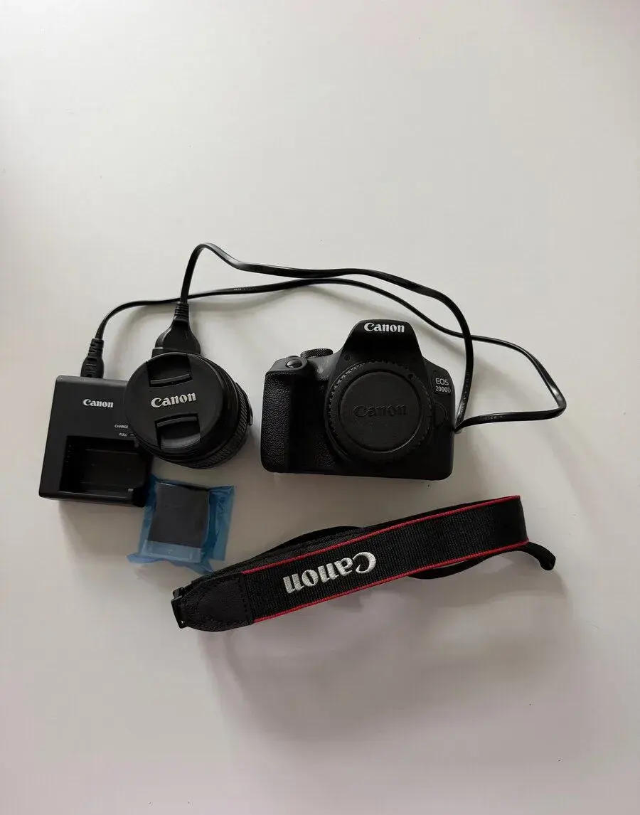Canon EOS 2000D + objektiv 18–55 mm