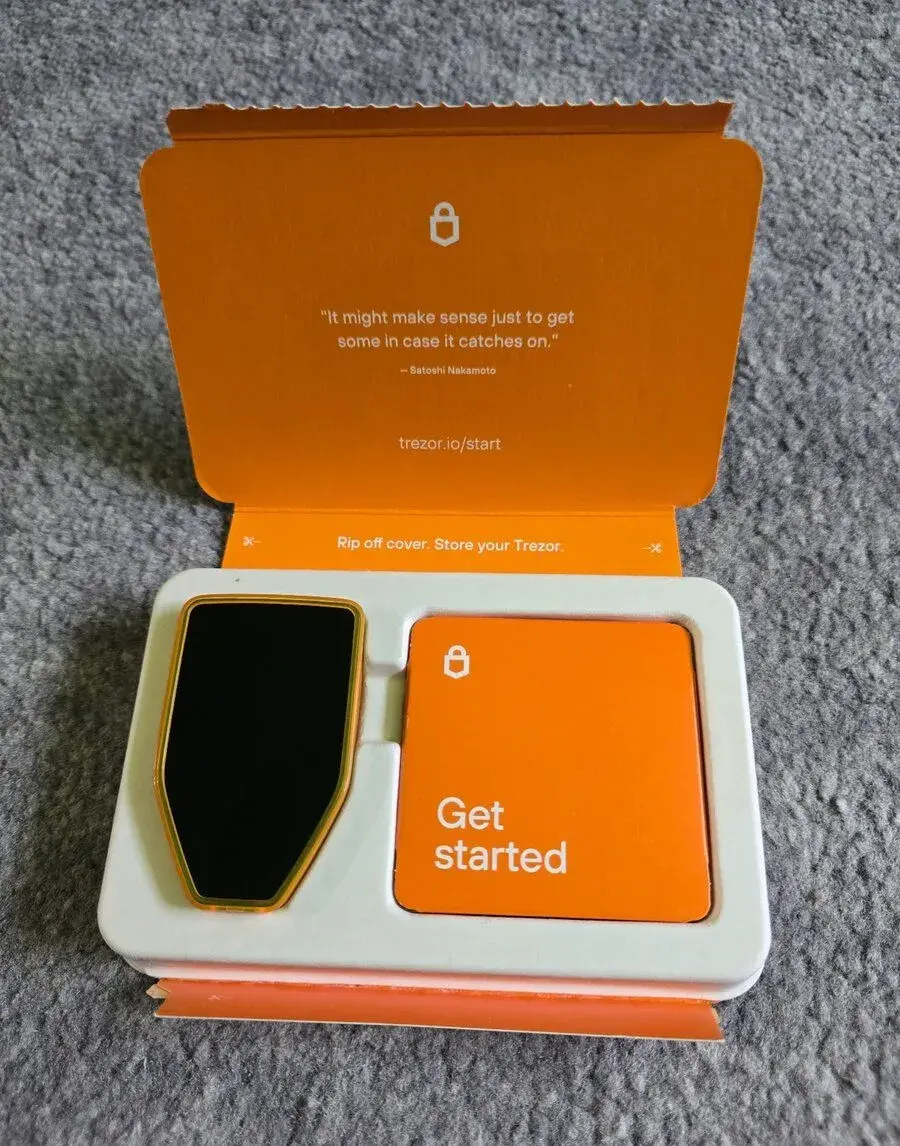 Trezor Safe 5 Bitoin-only – hardware peněženka