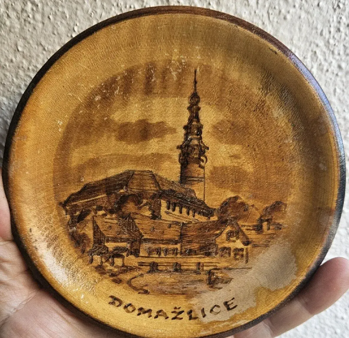 Dekorativní dřevěný talíř Domažlice2