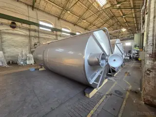 30000 litrů, Azzini model VSE 300 HL