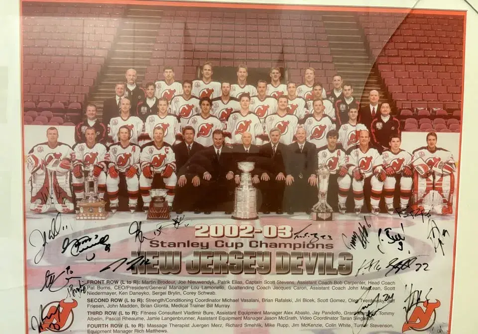 NHL Devils 2003 Stanley Cup — plakát podpisy Brodeur+