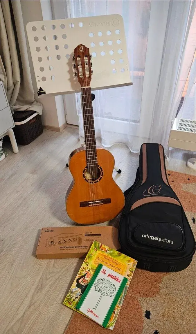 Klasická kytara Ortega 3/4 + bohaté příslušenství