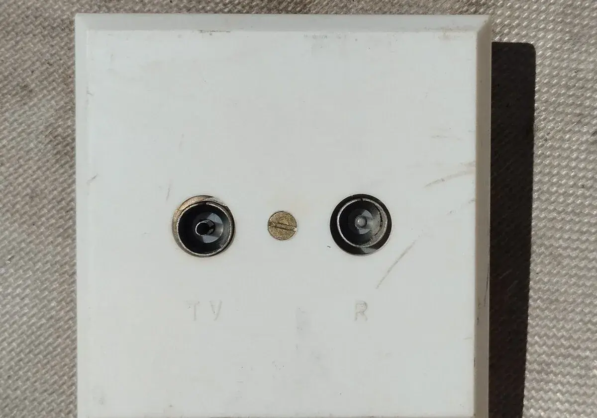 ZÁSUVKA PRO TV/RADIO KABEL