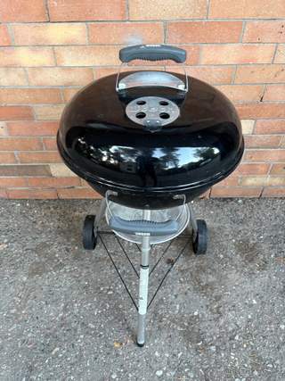 GRIL NA DŘEVĚNÉ UHLÍ WEBER COMPACT KETTLE 47 cm