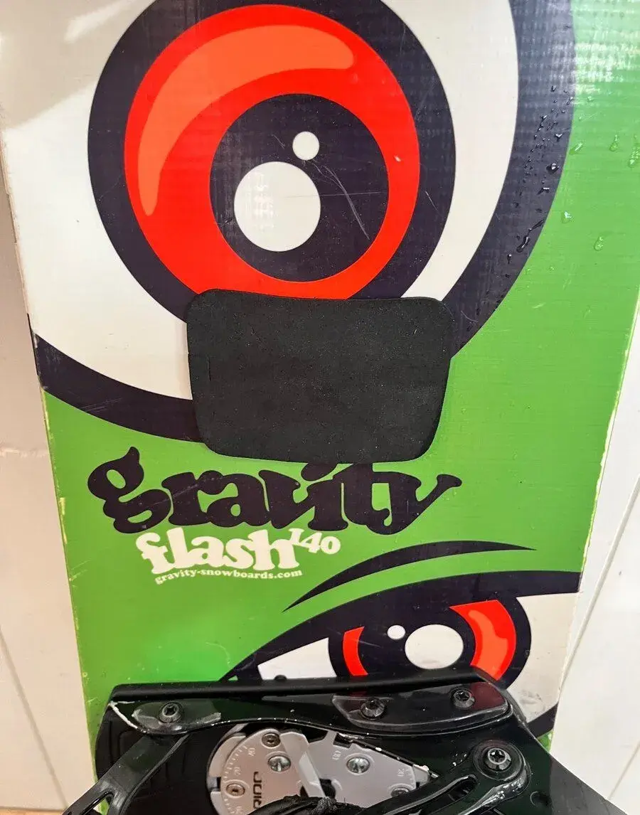 Juniorský snowboard GRAVITY Flash140cm.Ride vazko