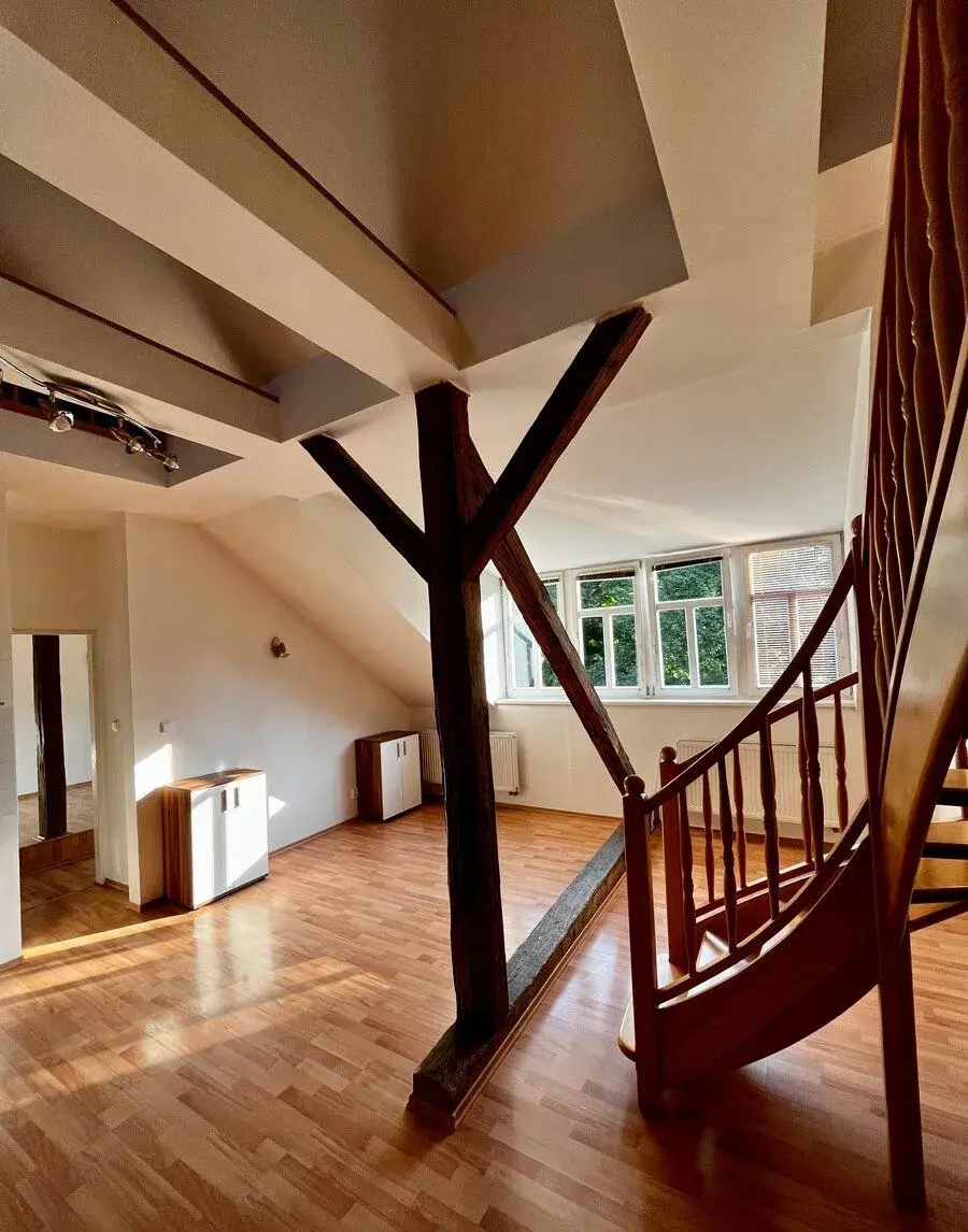 Pronájem 2kk 52m2 + 32m2 mezonetová galerie