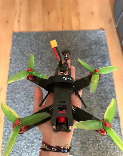 FPV dron Rotorama Mini 210 + 5 baterií + vrtule