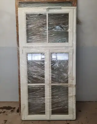 Plastové a dřevěné okna