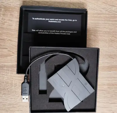 USB ČTEČKA KARET HUBLOT PRO OVĚŘENÍ PRAVOSTI HODINEK