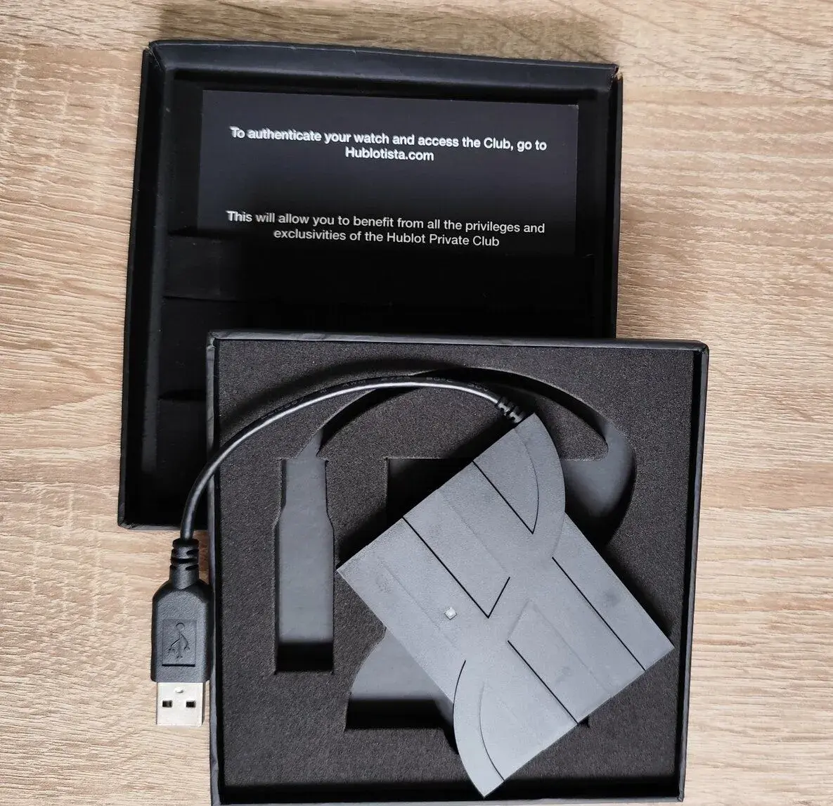USB ČTEČKA KARET HUBLOT PRO OVĚŘENÍ PRAVOSTI HODINEK