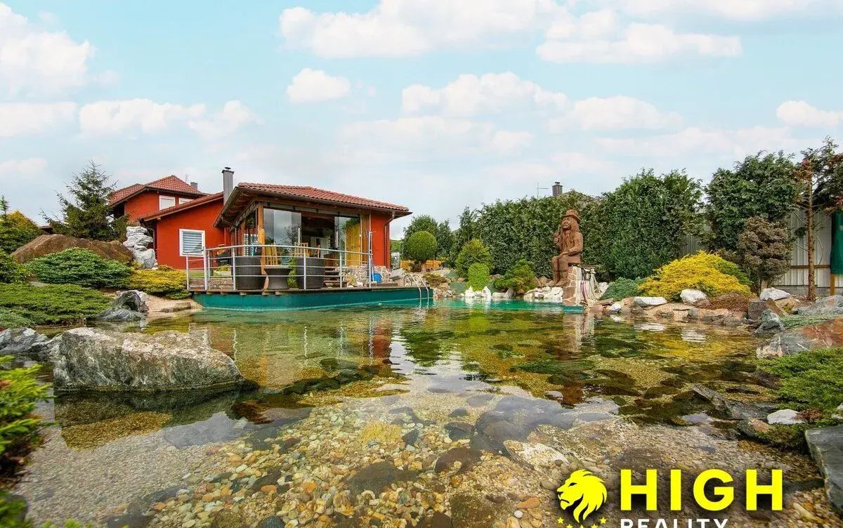 Prodej rodinného domu s pozemkem o celkové výměře 1 290 m² –