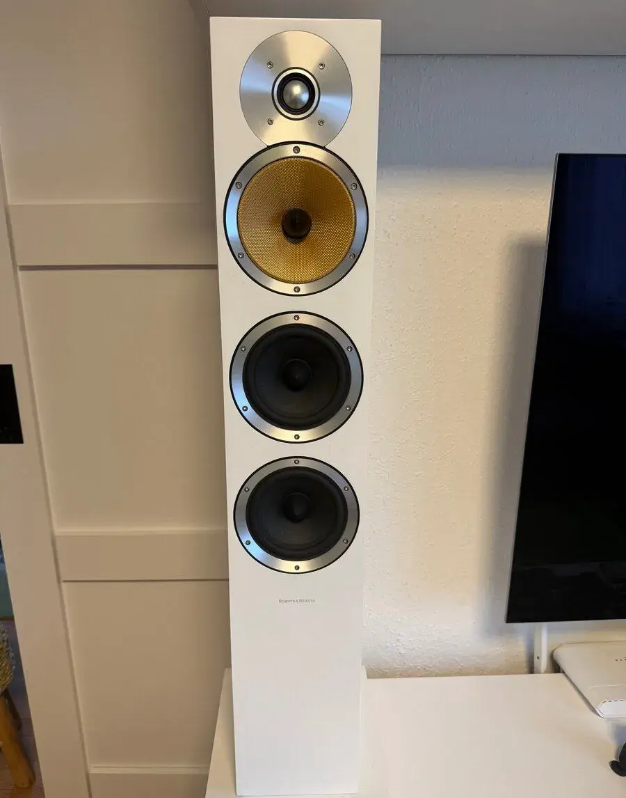 CM8 S2 White Výborný stav