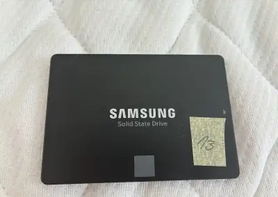 Serverové HDD (SAS/SATA) a SSD disky 256GB–12TB, Praha