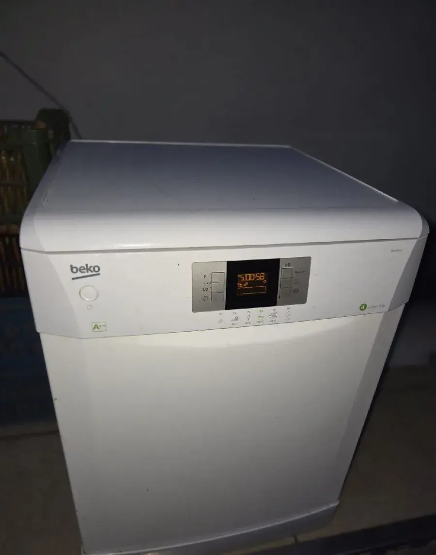 ZACHOVALÁ MYČKA BEKO DFN6632 60cm