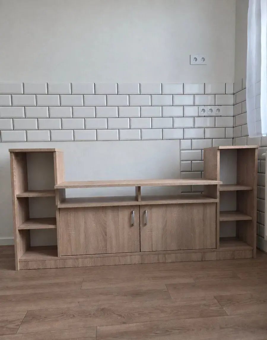 JYSK Evetofte (dub) 175 cm – TV stolek s policemi, jako nový
