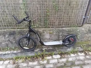 Dětská koloběžka WORKER 16"