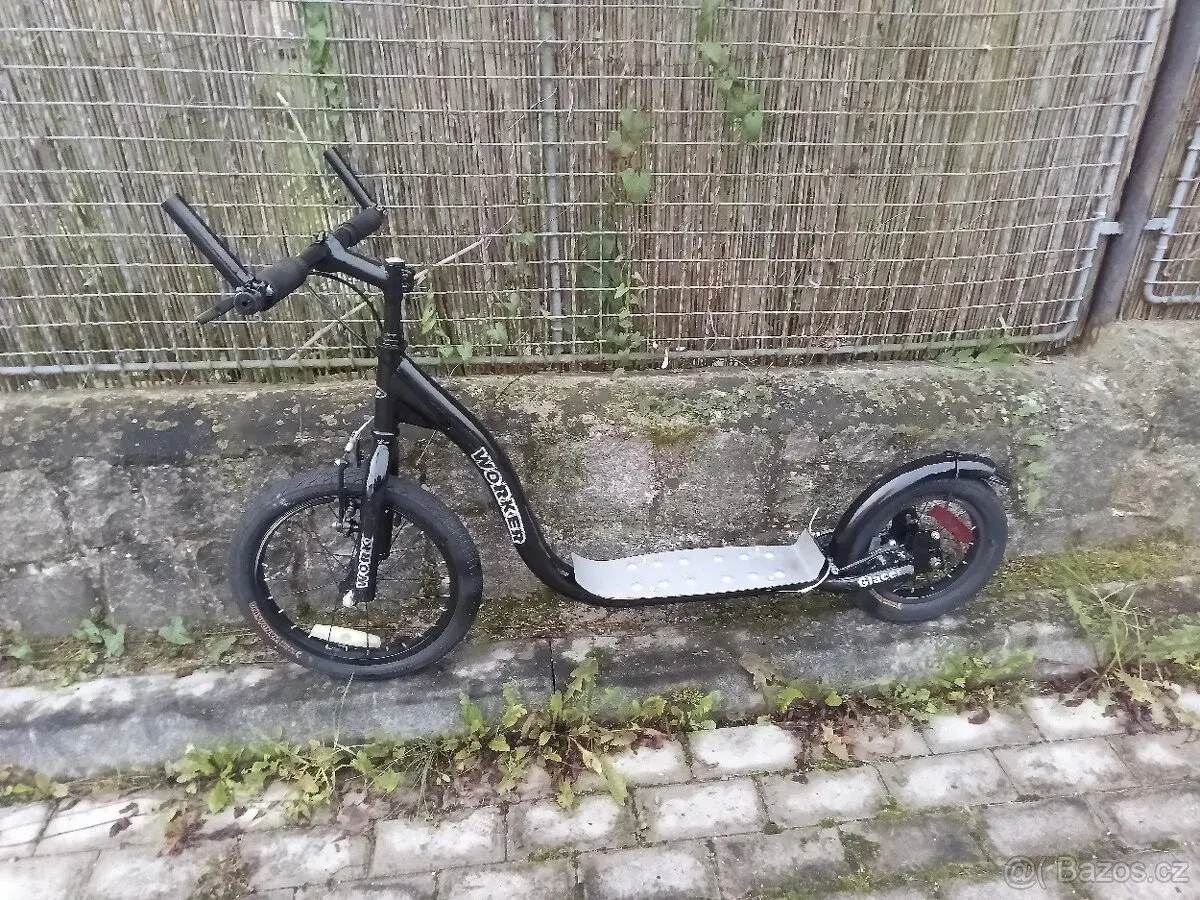 Dětská koloběžka WORKER 16"