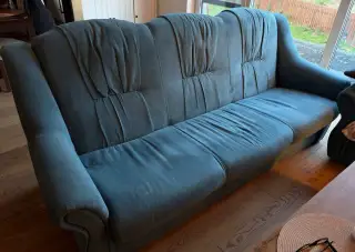 Půl roku starý rustikální gauč