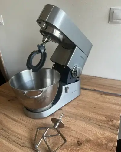 Kenwood Chef Titanium KMC01 1400W +nerez mísa, K metla, hák