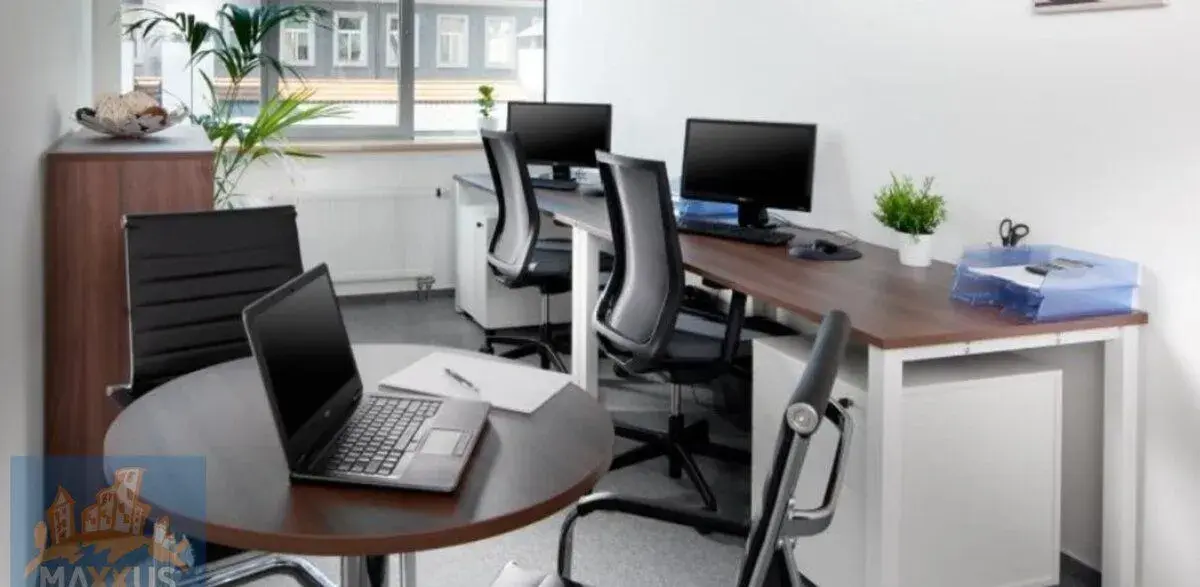 Pronájem kancelářských prostor (12 m2) - Bredovský dvůr, Oli