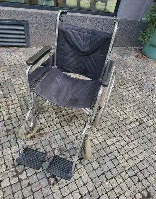 široký XL invalidní vozík, bezpečný 4 brzdy