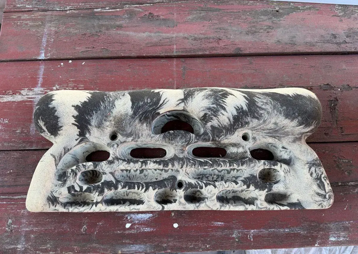 Lezecký fingerboard / hangboard – tréninková deska