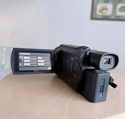 Kamera SONY FDR-AX53 + 3x baterie FV100 + nabíječka, UV filt