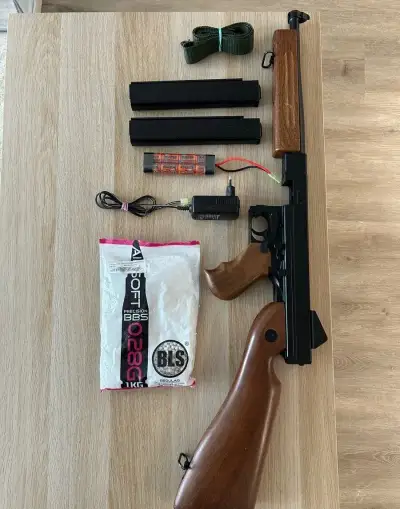Airsoft zbraně a vybavení číst popisek