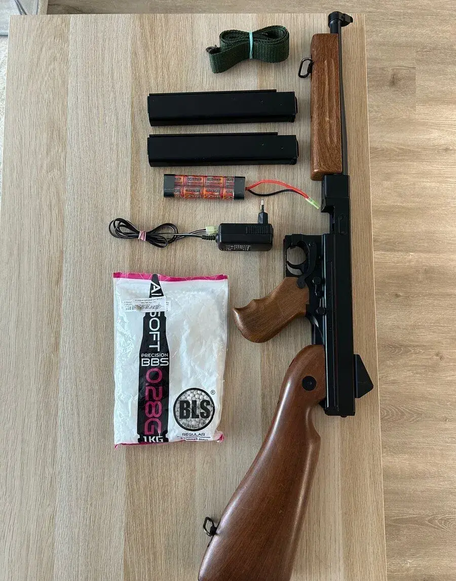 Airsoft zbraně a vybavení číst popisek