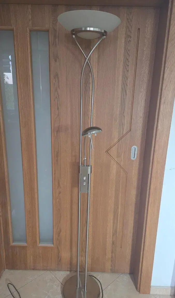 Lampa stojací