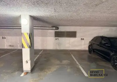Pronájem garážového stání, ul. Kosmova, Brno-Královo Pole