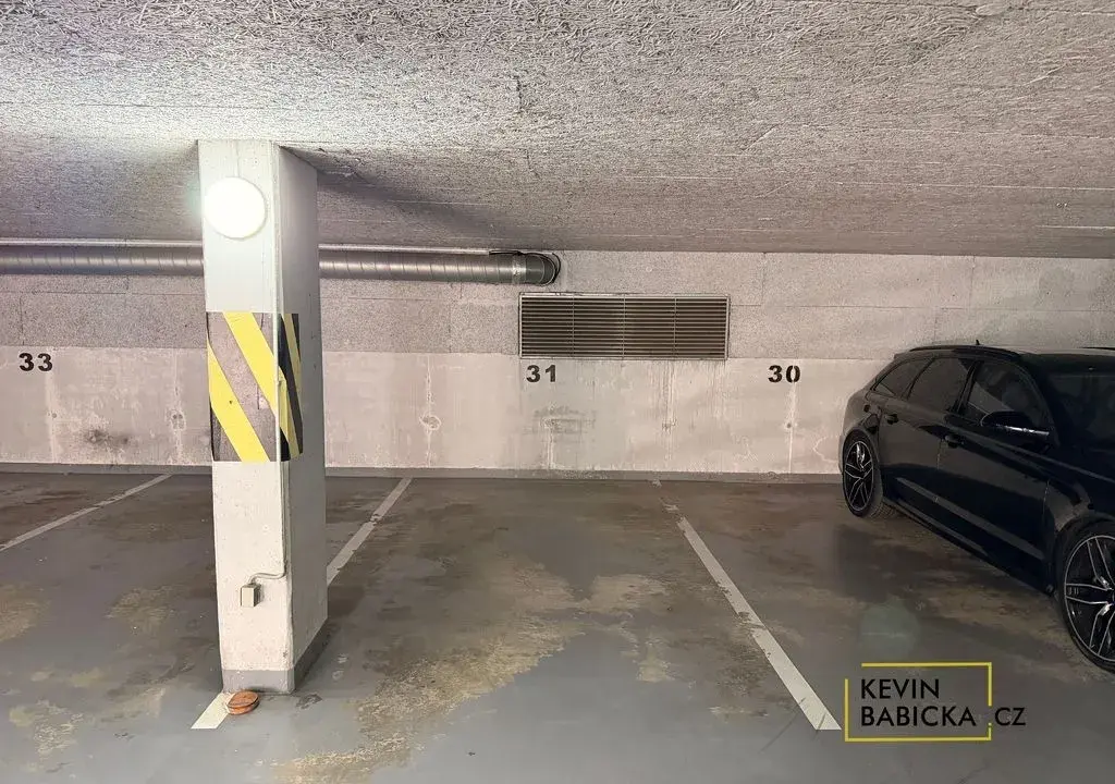 Pronájem garážového stání, ul. Kosmova, Brno-Královo Pole